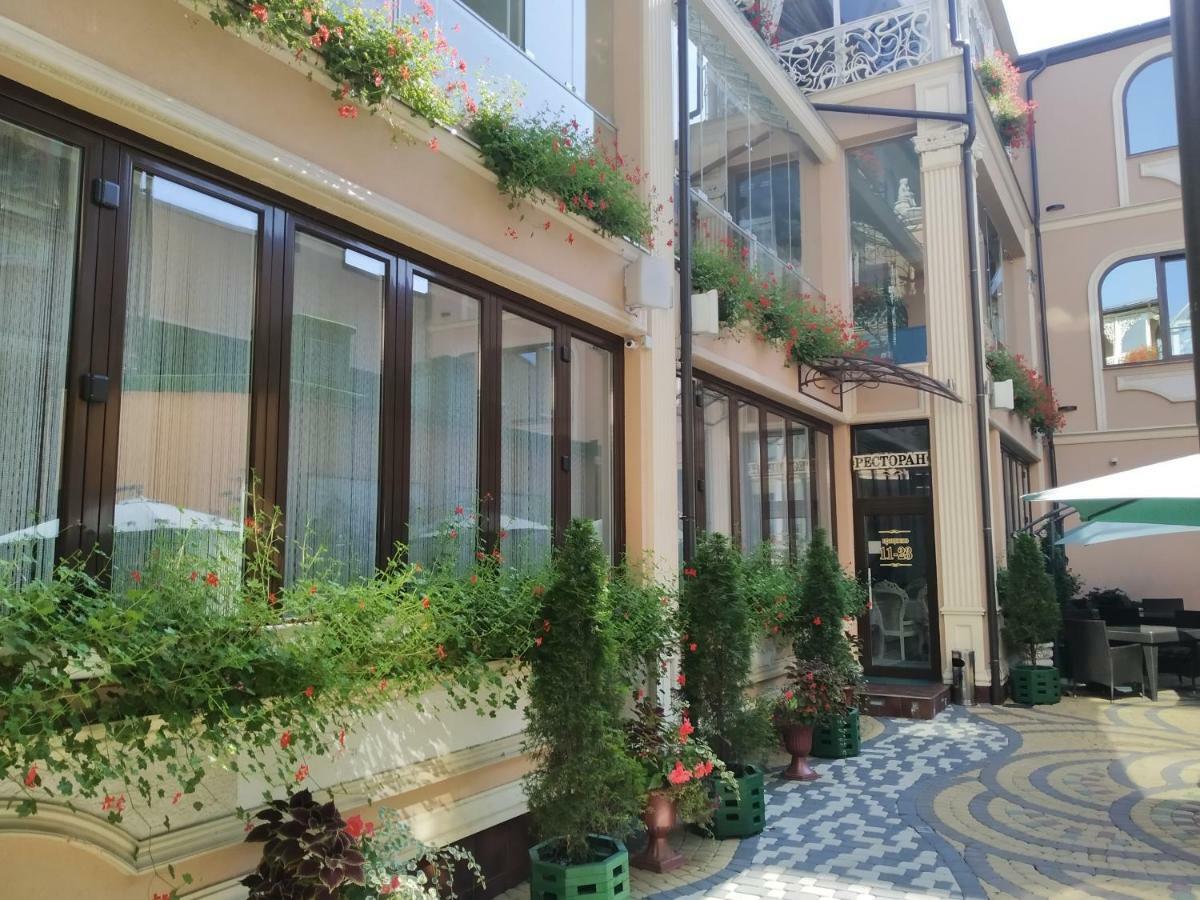 Hotel Panskiy Dvir Czernowitz Exterior foto